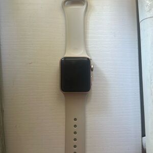 Apple Watch Series 3, 38 mm rose gold with neutral band